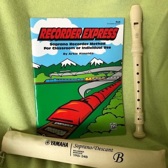 YAMAHA Soprano B Recorder, with instruction book and cover. NWOT - Picture 7 of 10